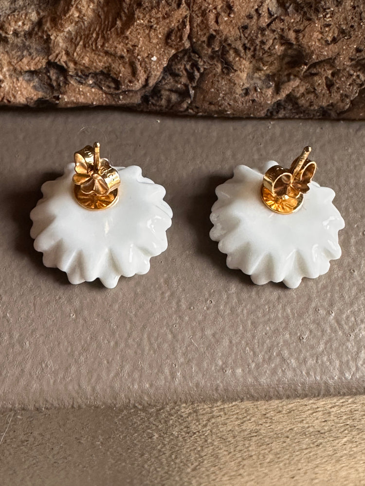 Nach Ceramic White Daisy Stud Earring