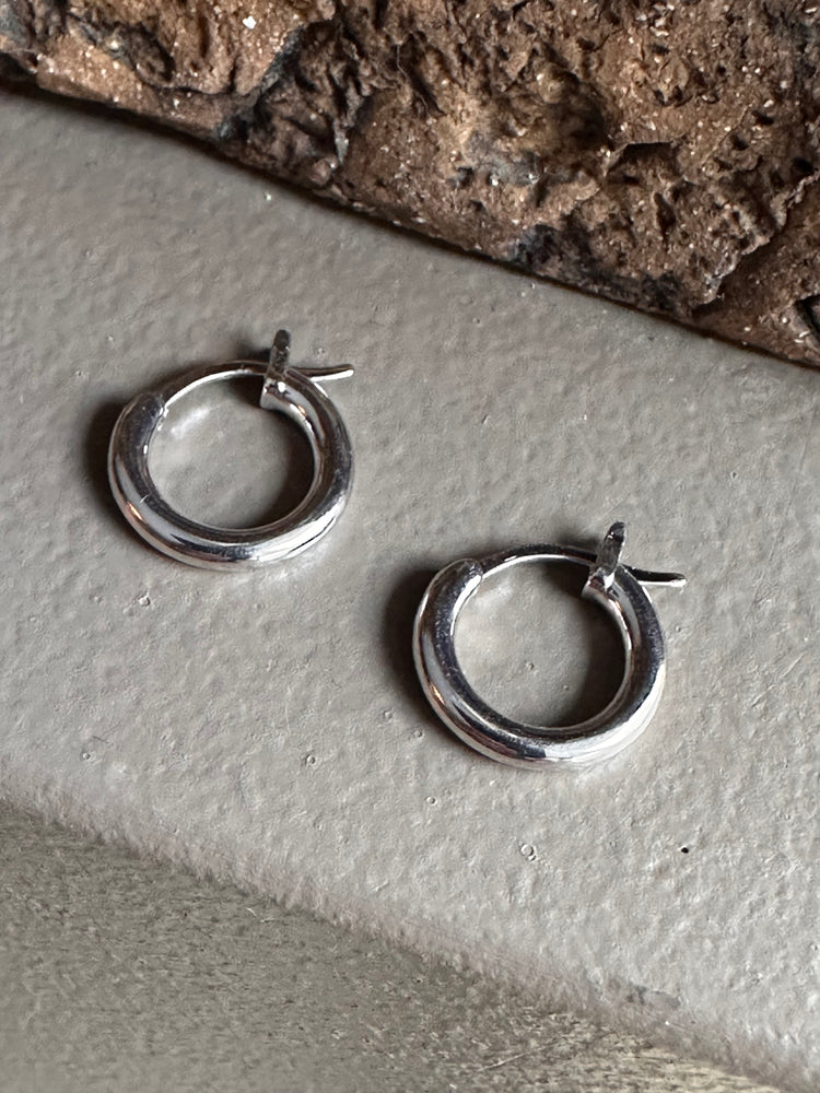 Gammie Silver Huggy Earring