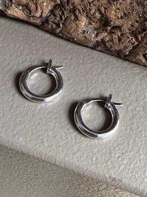 Gammie Silver Huggy Earring
