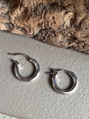 Gammie Silver Huggy Earring