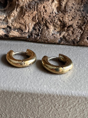 Zag Bijoux Gold Thick Huggy Earring