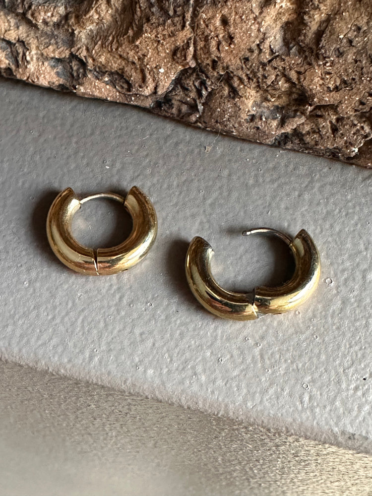 Zag Bijoux Gold Thick Huggy Earring