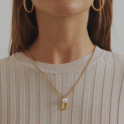 Zahar Pearl Letter E Necklace Gold