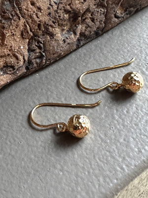 Gammie Mini Gołd Beaten Ball Drop Earring