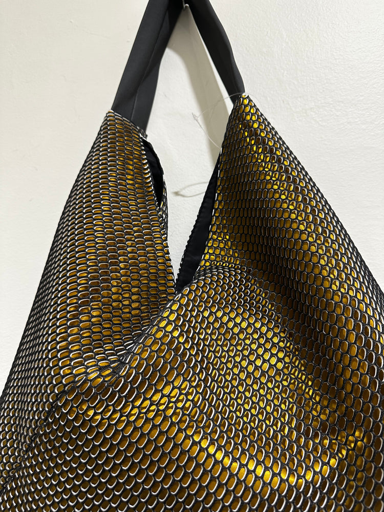 InZu Bevel Bag Black Gold Hive