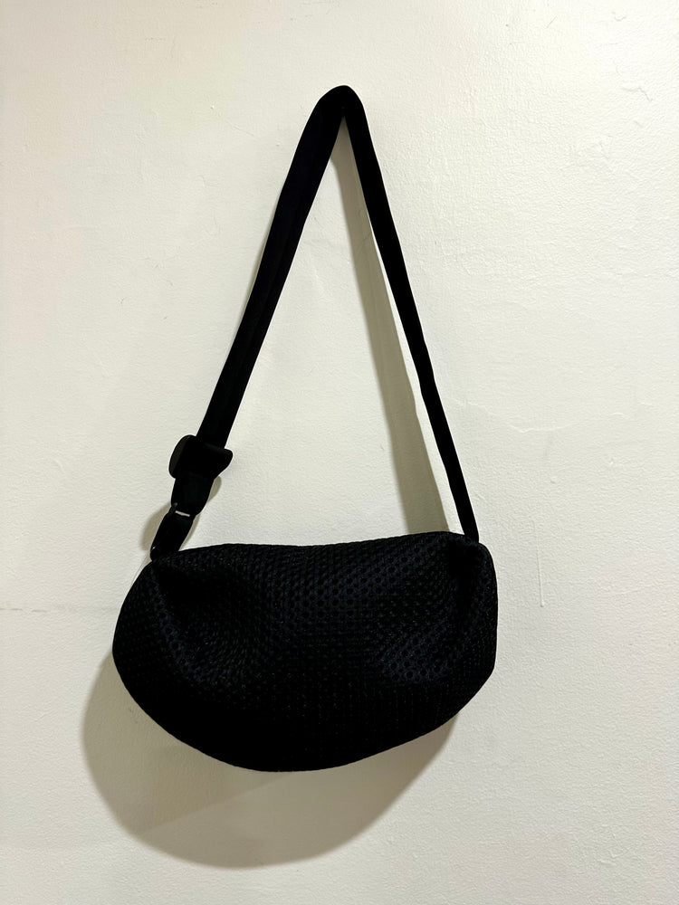 InZu Bean Crossbody Bag Black Bubble