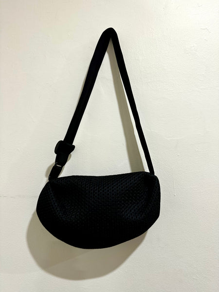 InZu Bean Crossbody Bag Black Bubble