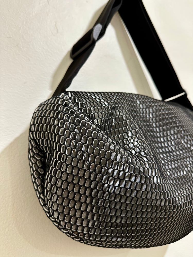 InZu Bean Crossbody Bag Black and Interstellar Chain