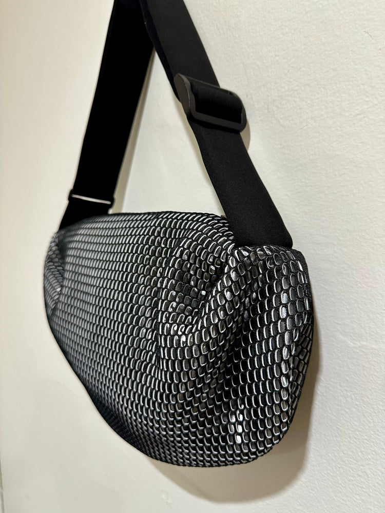 InZu Bean Crossbody Bag Black and Interstellar Chain
