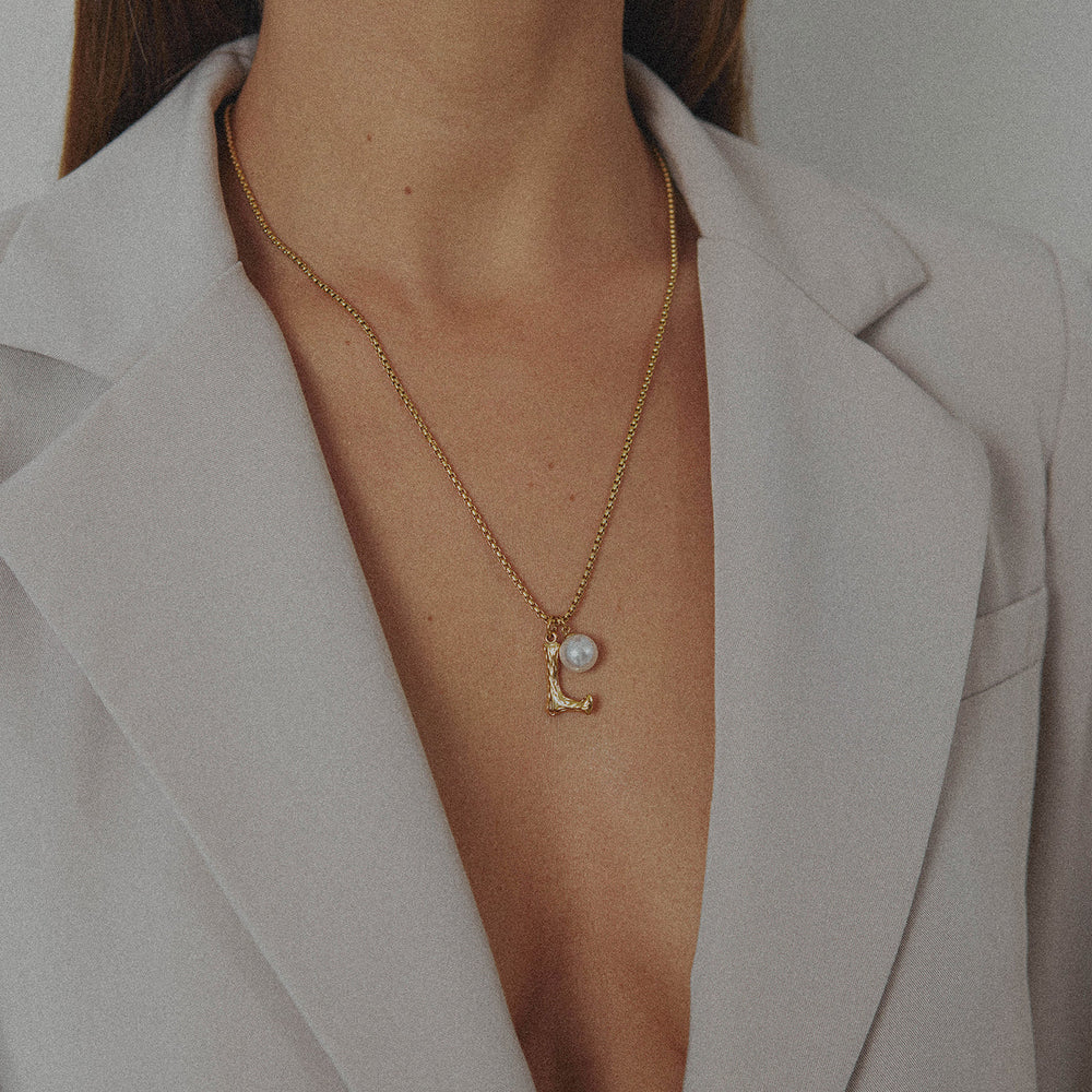 Zahar Pearl Letter L Necklace Gold