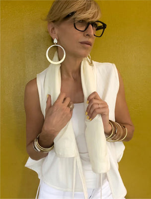 Soyang Paris Light White Horn Square Edge Hoop Earring
