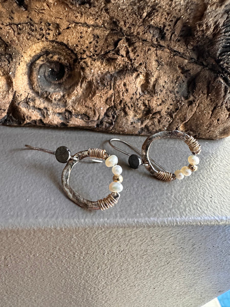 Mingk Hand crafted gold seed pearl Earring