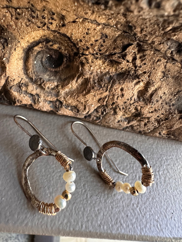 Mingk Hand crafted gold seed pearl Earring