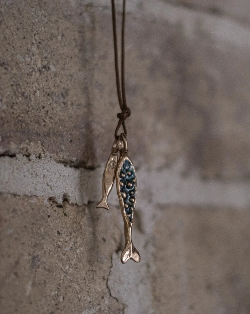 Pesci Che Volano Pesciolino Granello  Bronze Fish Charm Necklace