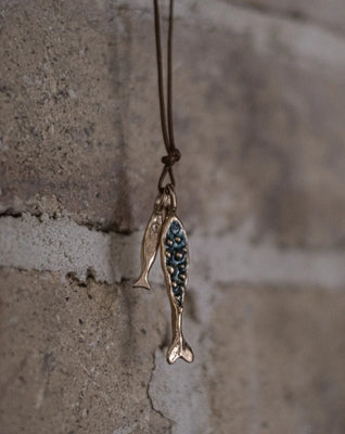 Pesci Che Volano Pesciolino Granello  Bronze Fish Charm Necklace