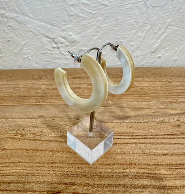 Soyang Paris Light White Horn Square Edge Hoop Earring