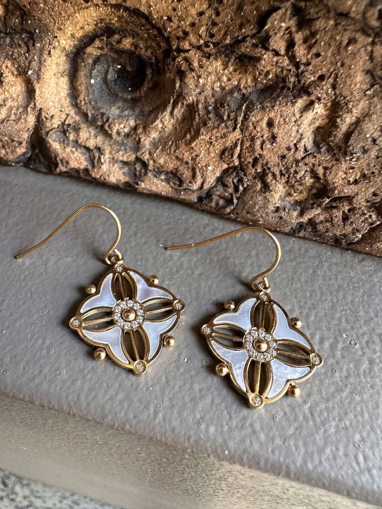 Zag Bijoux Mother Of Pearl Zirconia Earring