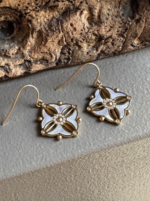 Zag Bijoux Mother Of Pearl Zirconia Earring