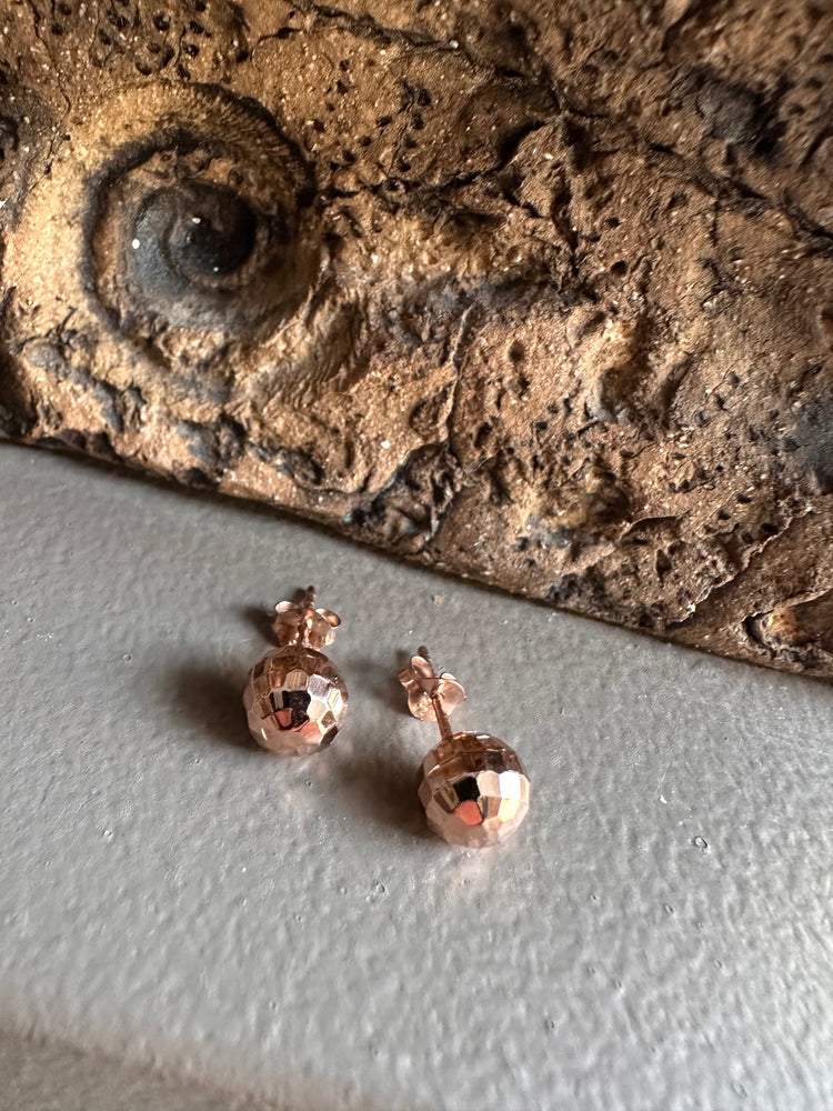 Najo Facette Ball Rose Gold Stud Earring